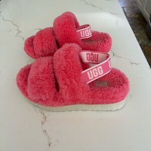 Pink UGG Slippers size 6 great condition hardly worn